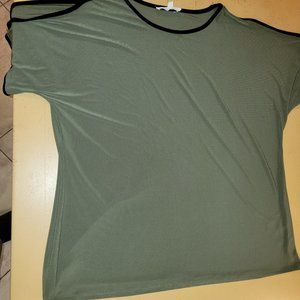 Two By Vince Cambuto Green with Black lacing XL